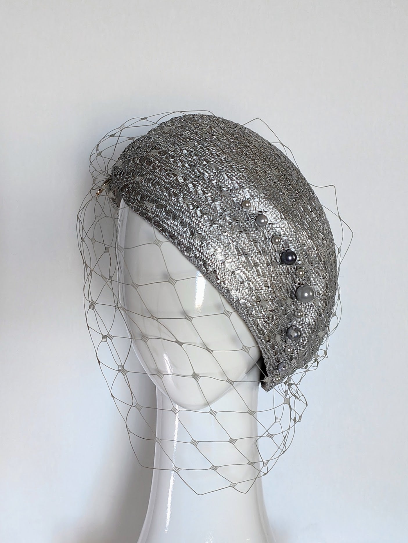 Alice – Silver beret crafted from straw and pearl perfect for Royal Randwick