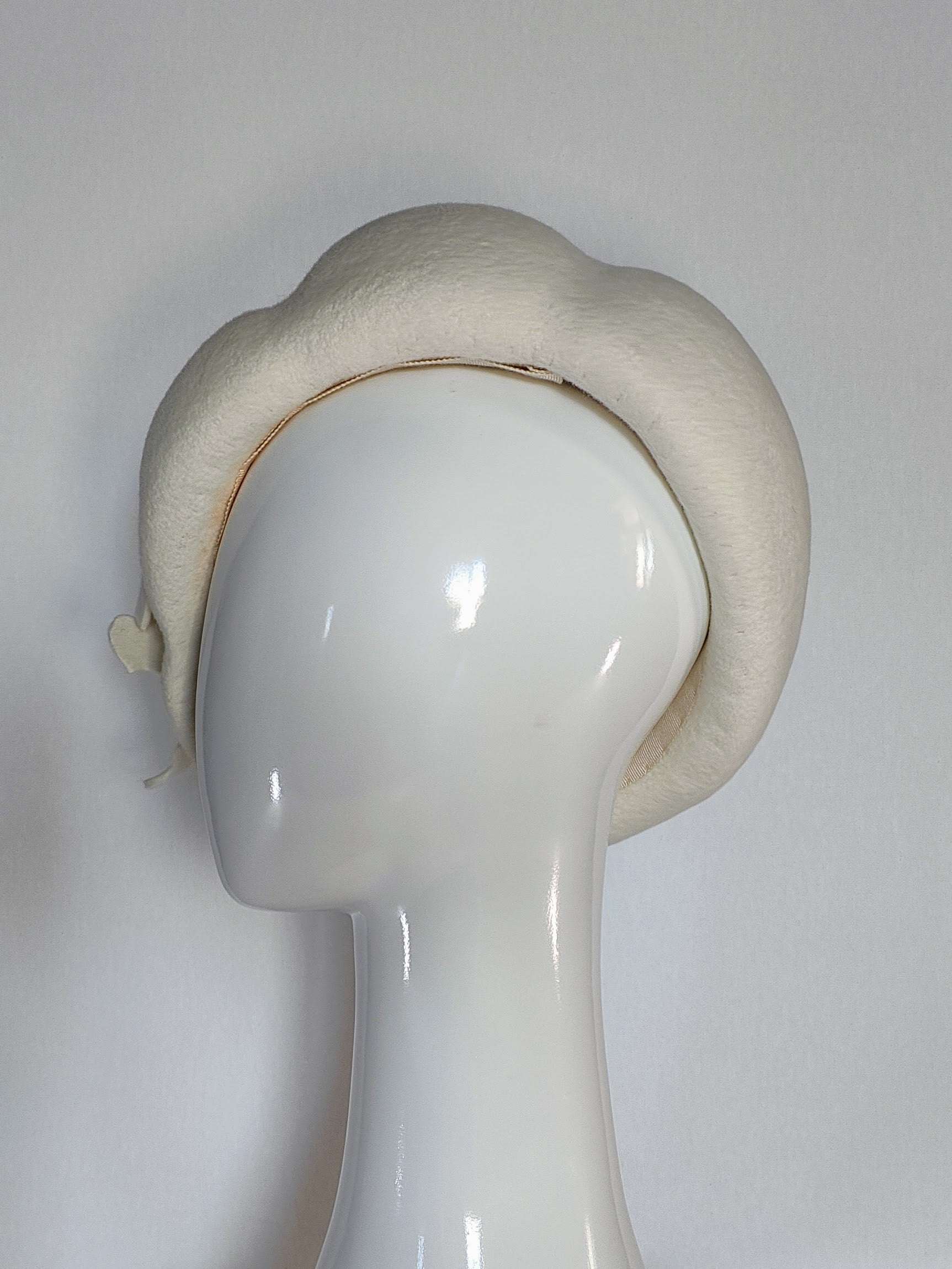 Cream beret Brianne featuring felt – handmade in Sydney by Kathryn Lee
