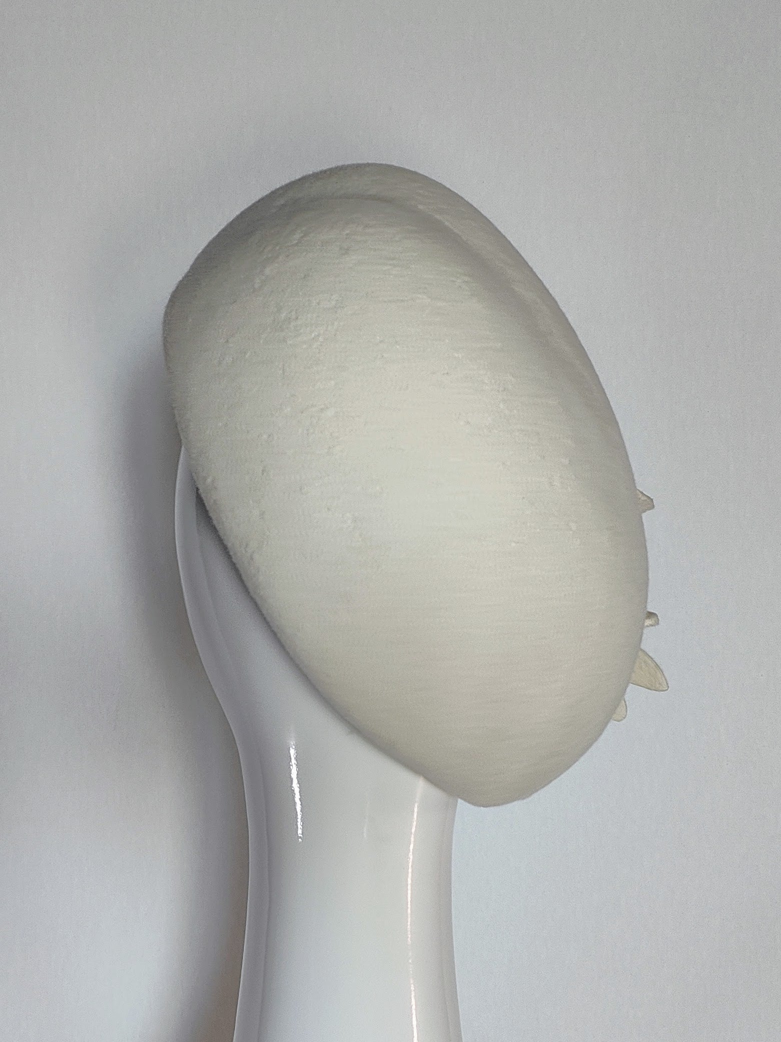 Bespoke Cream beret Brianne – couture millinery for polo