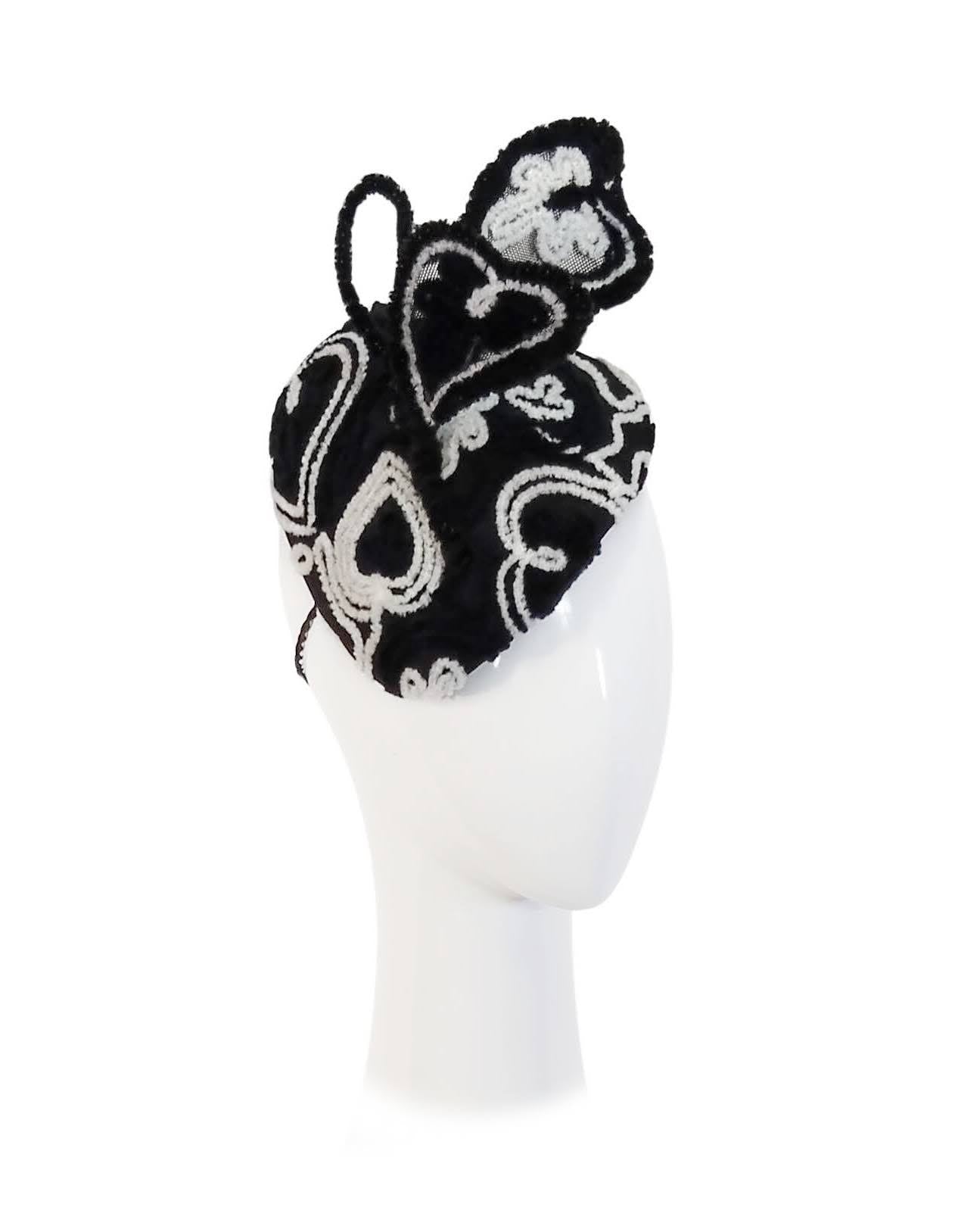 It Girl Corazon – Black headpiece crafted from silk perfect for race day
