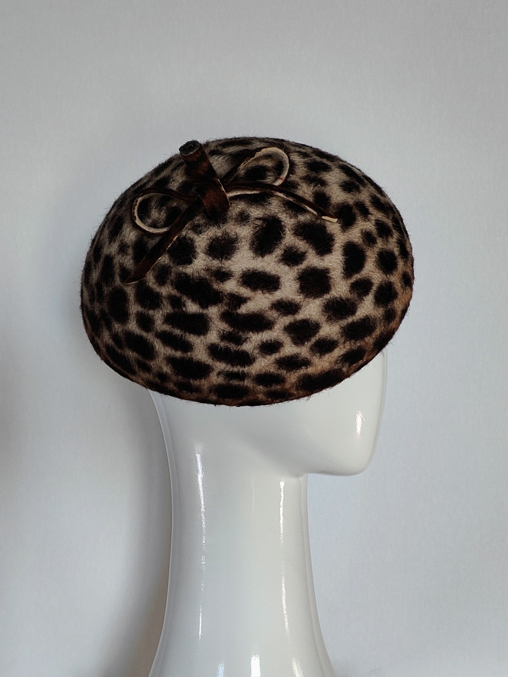 Kat beret – artisan millinery featuring felt for race day and beyond