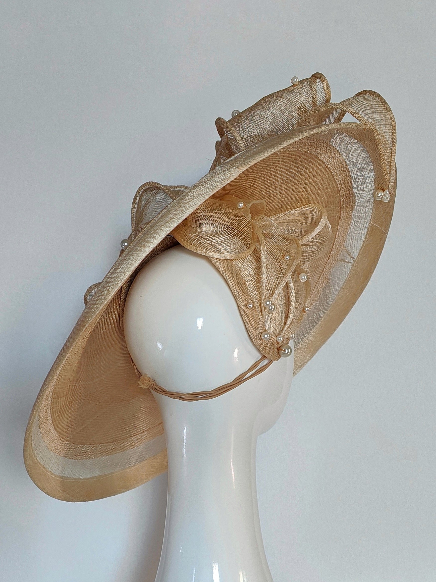 Couture headpiece Lady Edith featuring sinamay and straw – occasion headwear for Flemington