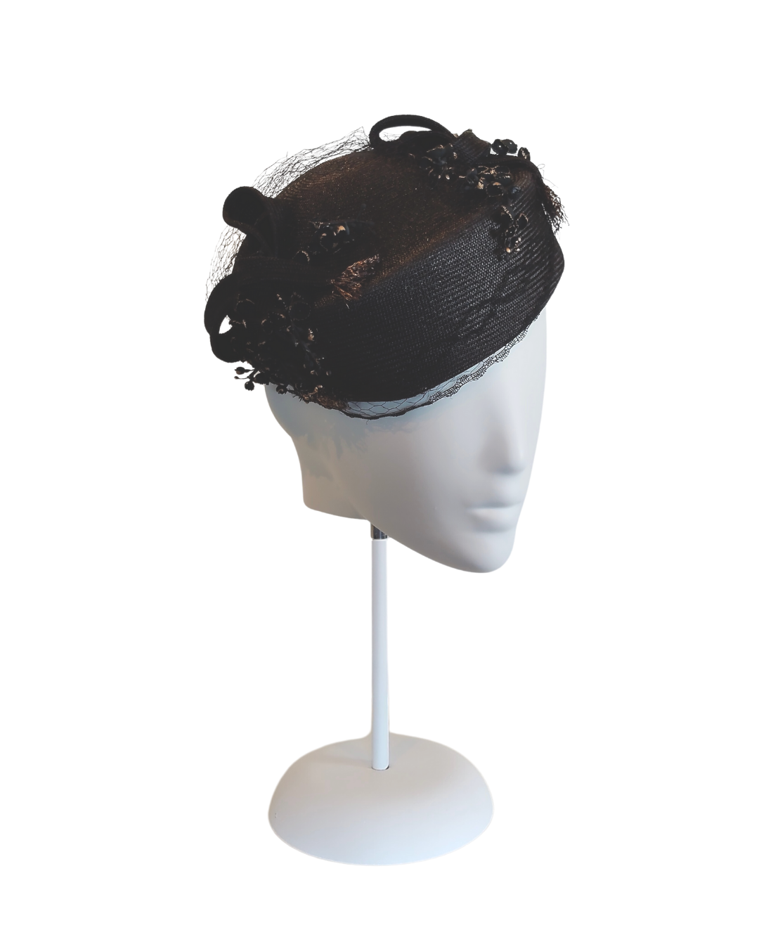 Black beret Suki featuring straw – handmade in Sydney by Kathryn Lee