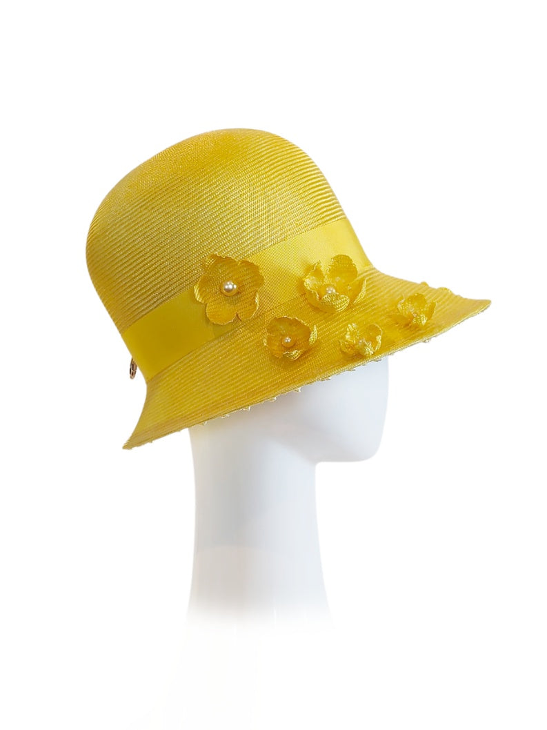 Yve handcrafted cap crafted from straw and pearl – perfect for garden party and fashions on the field