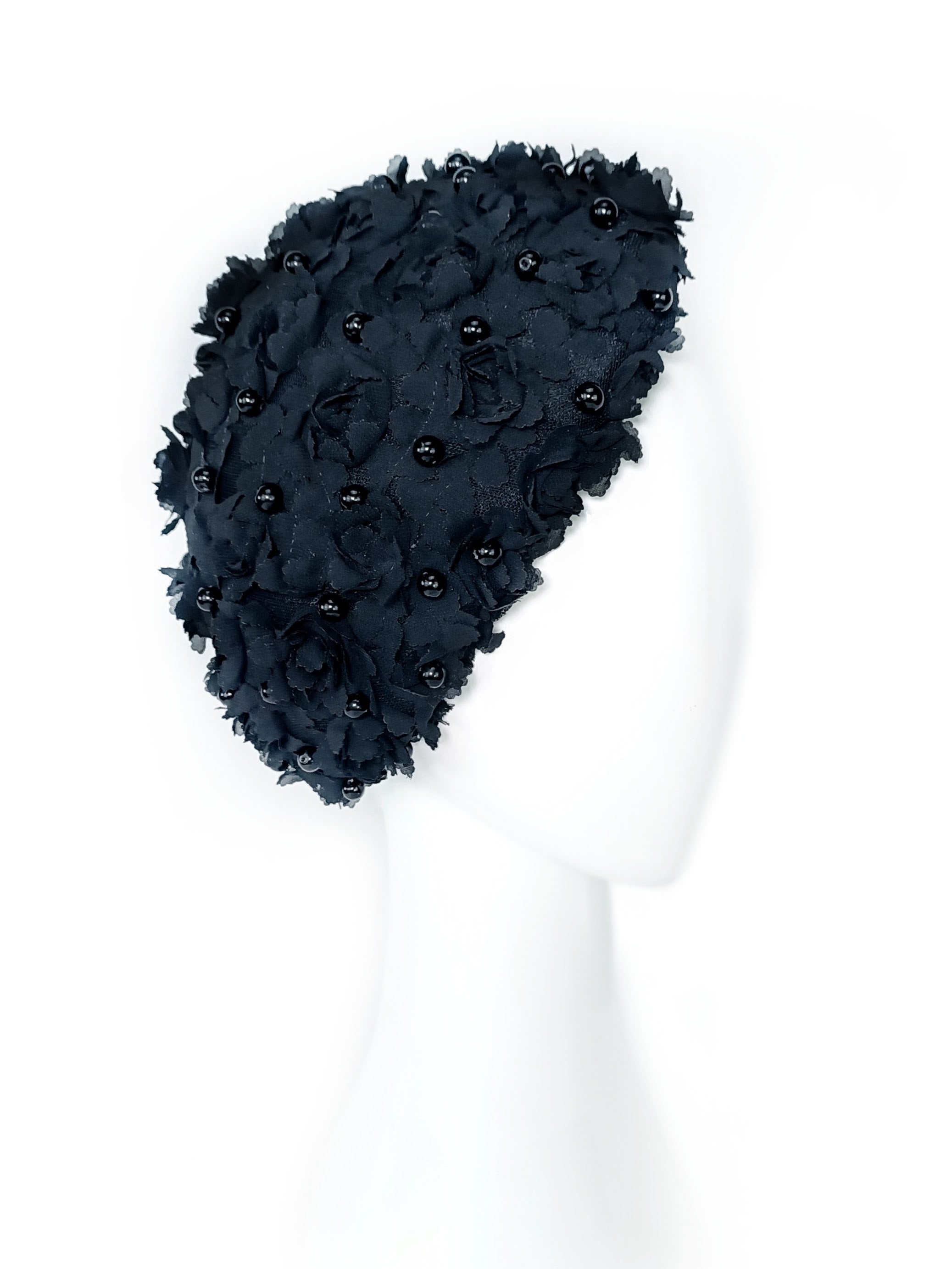 Black Pearl fascinator – artisan millinery featuring silk and pearl for race day and beyond
