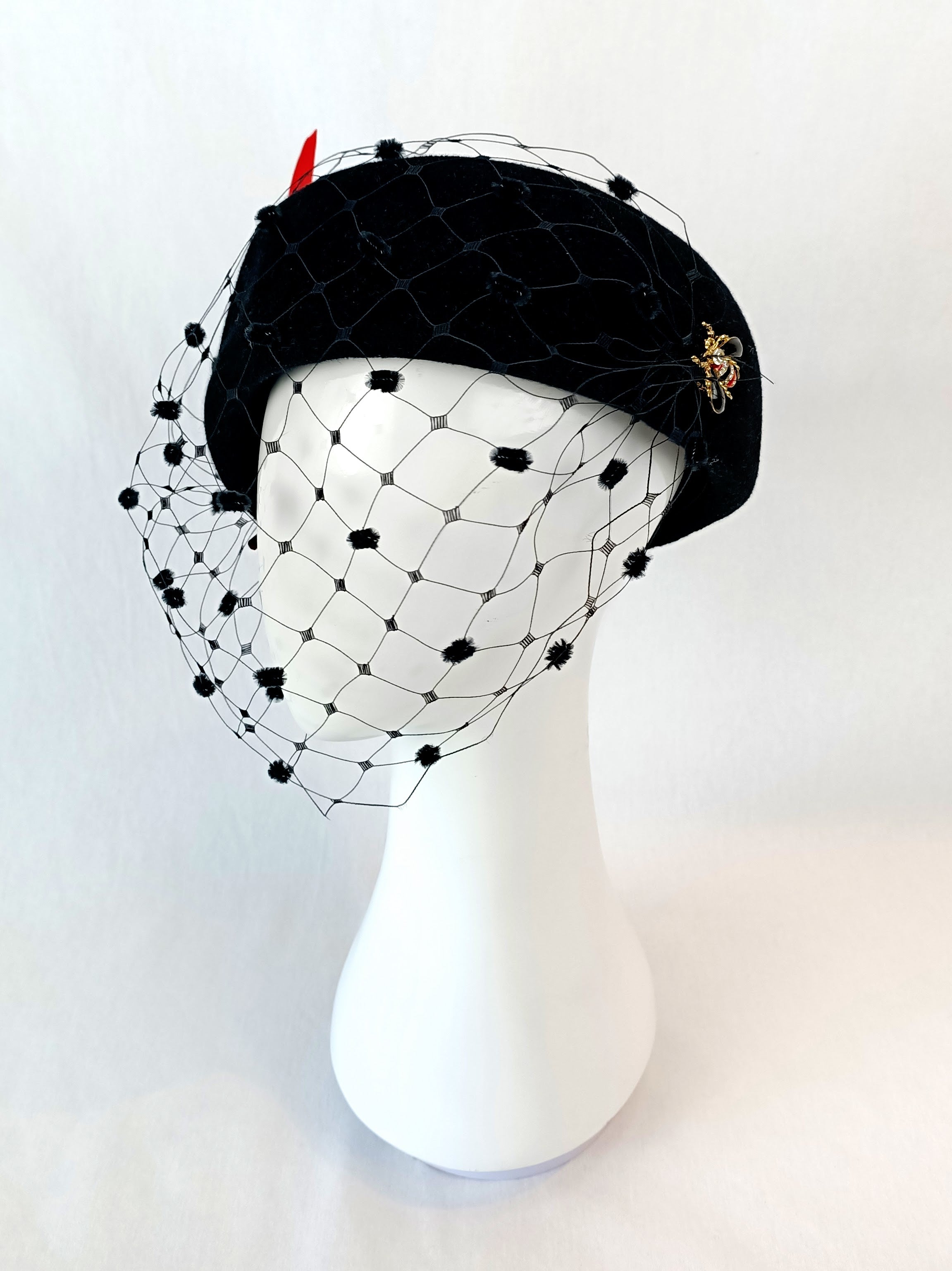 Daisy beret – artisan millinery featuring felt and feather for wedding and beyond