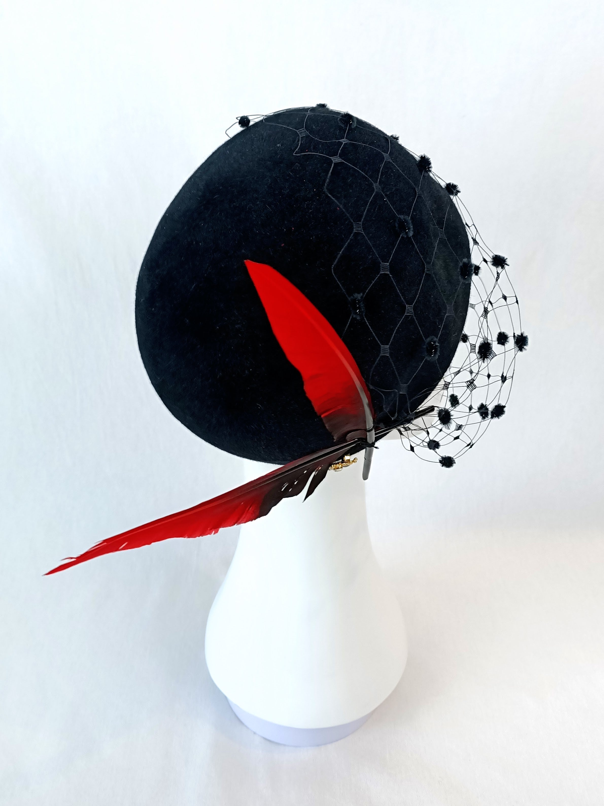 Kathryn Lee Millinery Daisy beret featuring felt and feather – Australian couture headwear