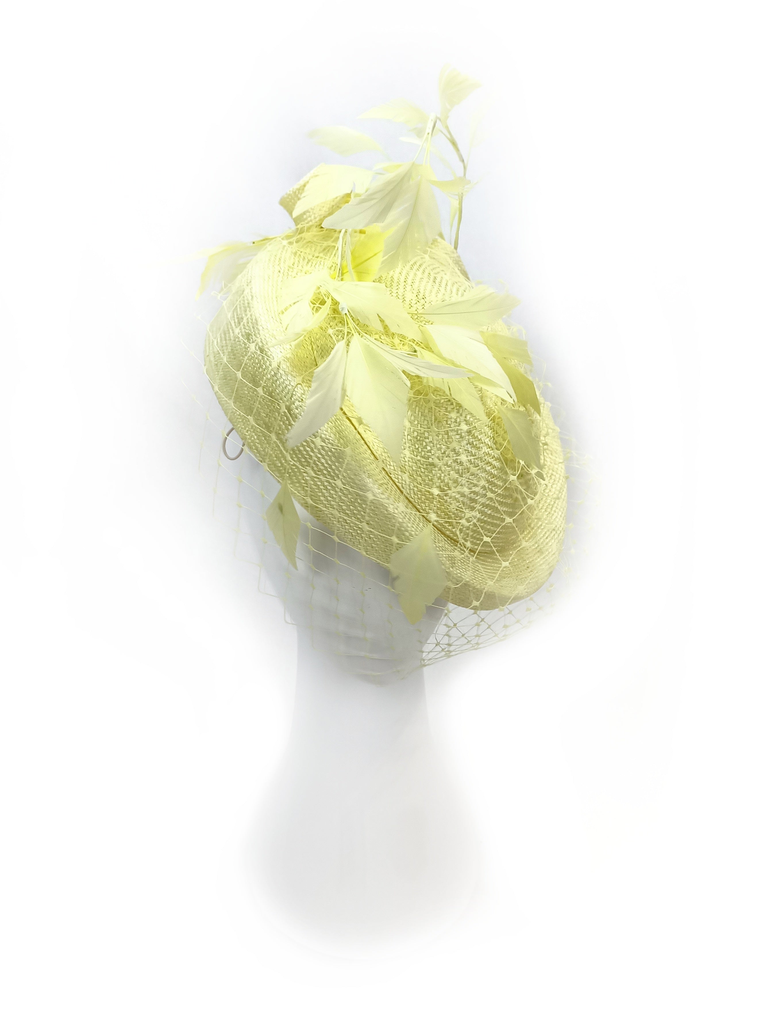 Couture beret Diana featuring sinamay and straw – occasion headwear for Cairns Amateurs