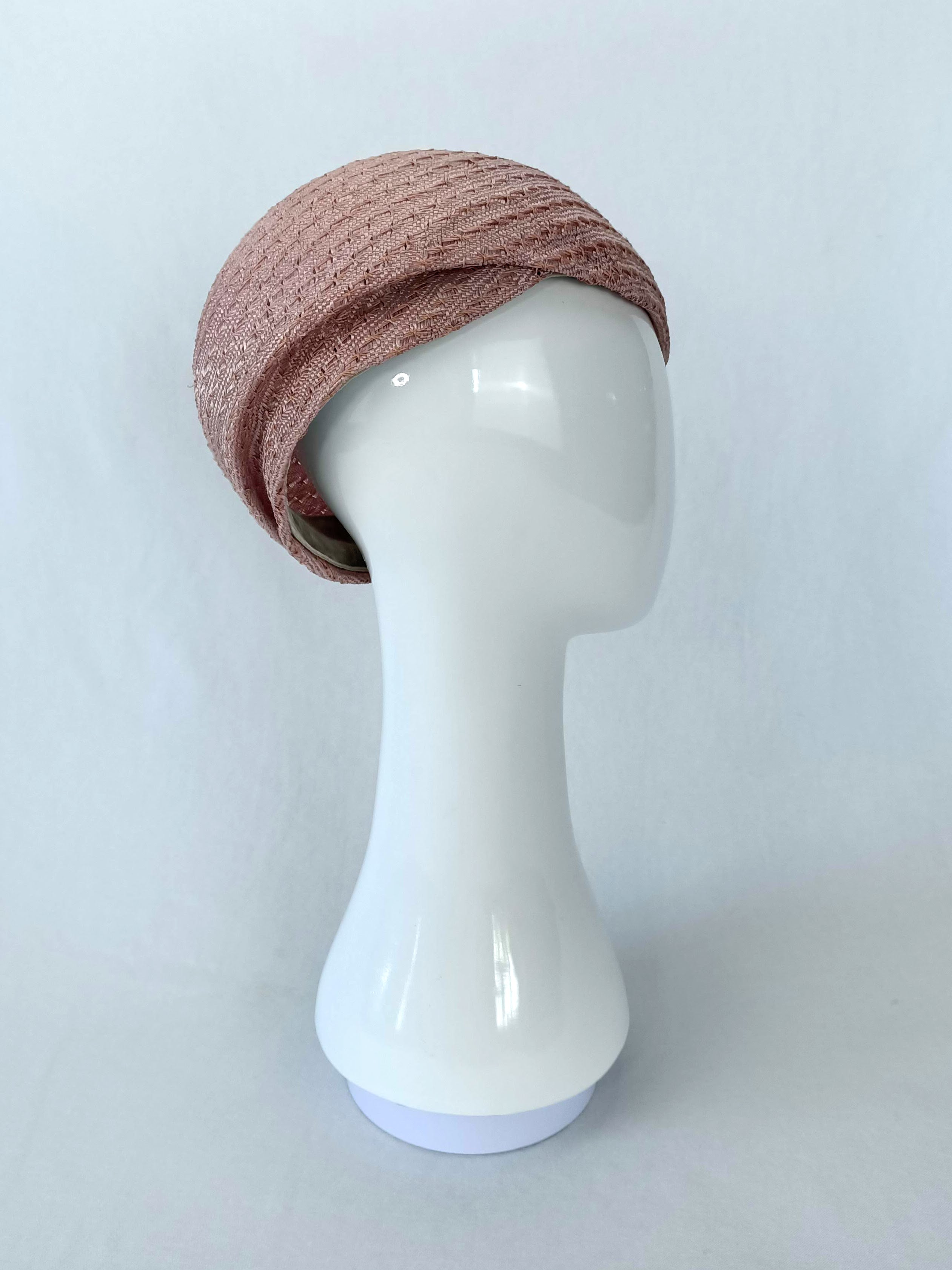 Lilibet – Pink beret crafted from straw and pearl perfect for garden party