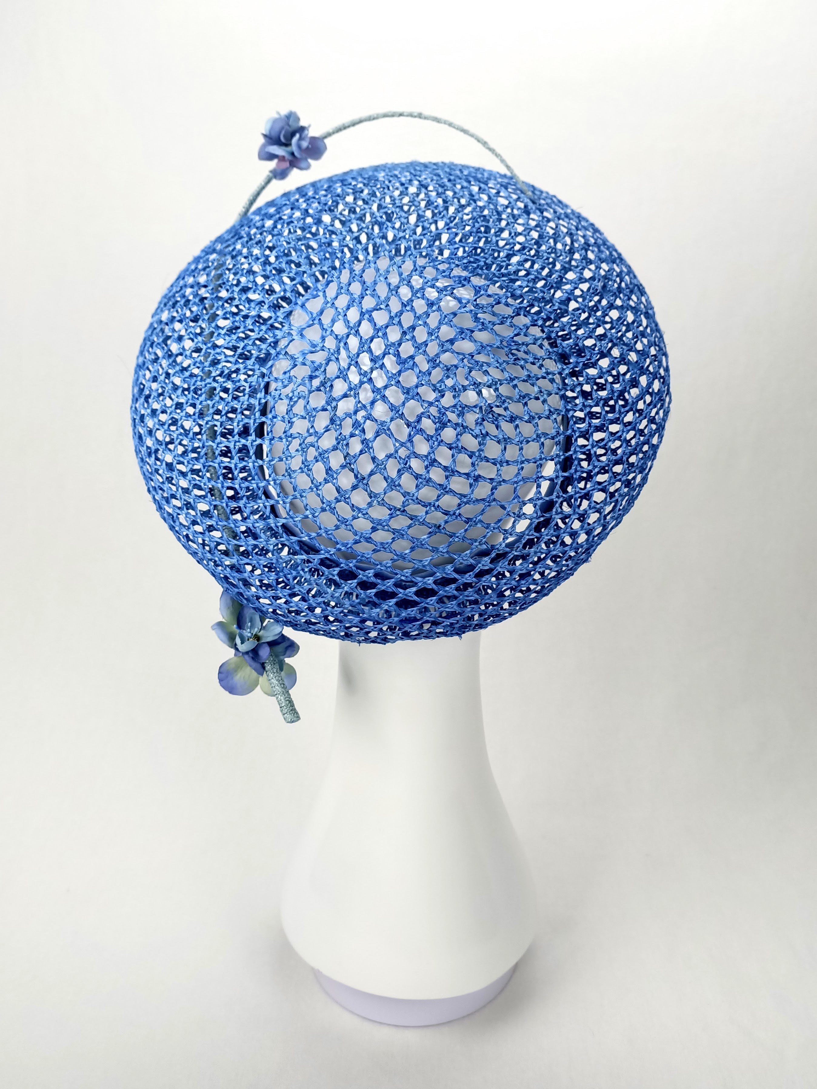 Couture beret Louisa featuring straw – occasion headwear for Cairns Amateurs