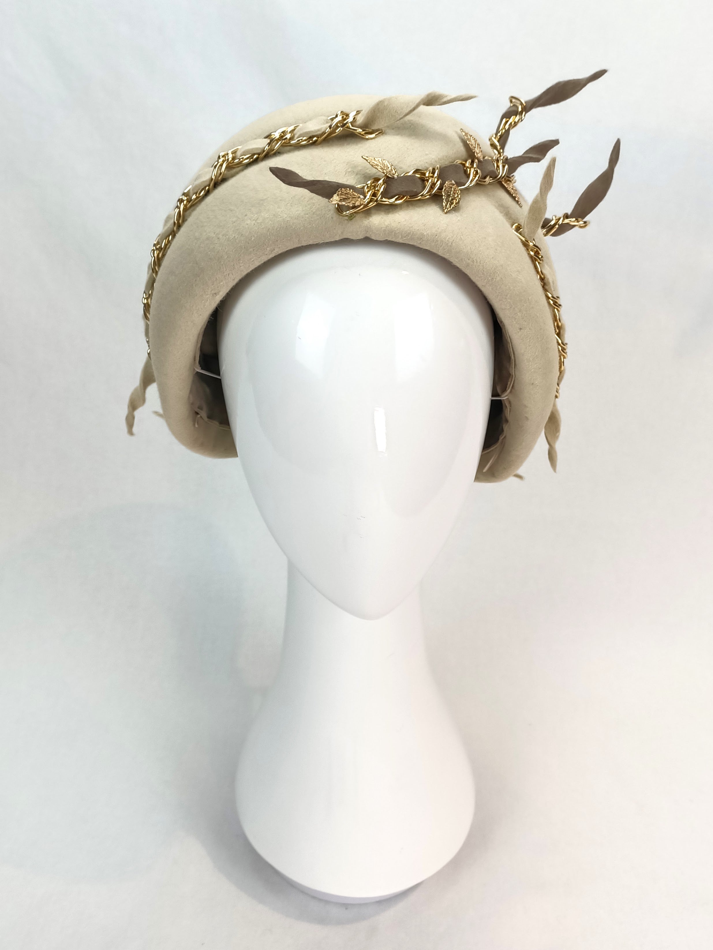Couture pillbox hat Madeline – occasion headwear for Dubai World Cup