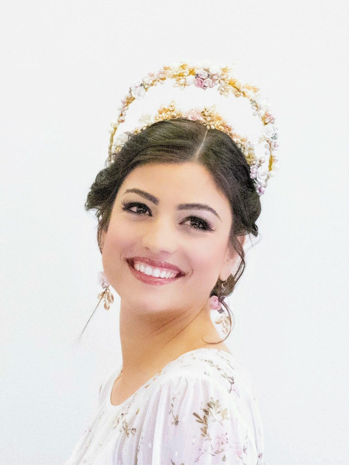 Couture headband Phoebe featuring pearl – occasion headwear for Dubai World Cup