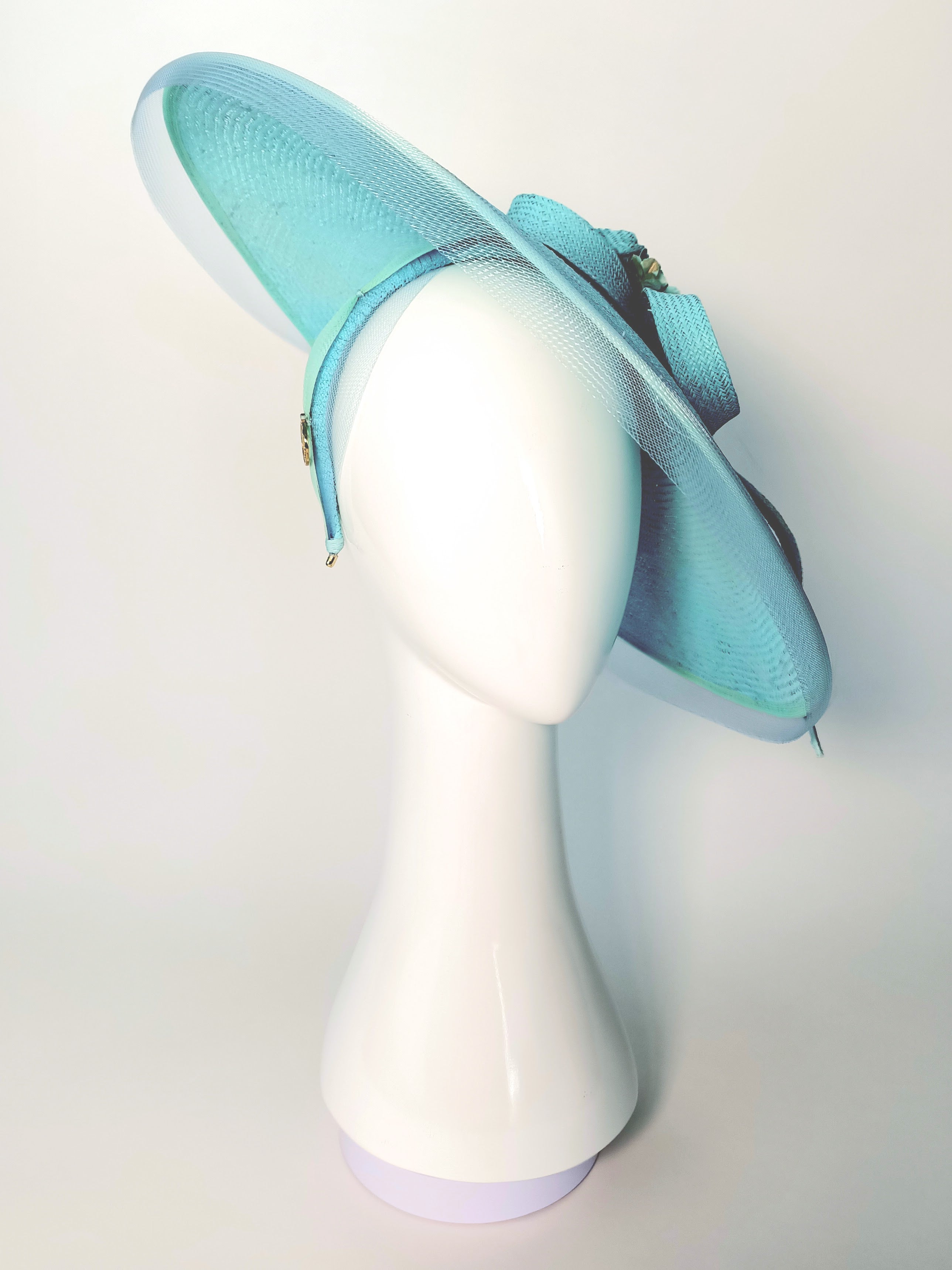 Skye – Gold hat crafted from straw perfect for Cairns Amateurs